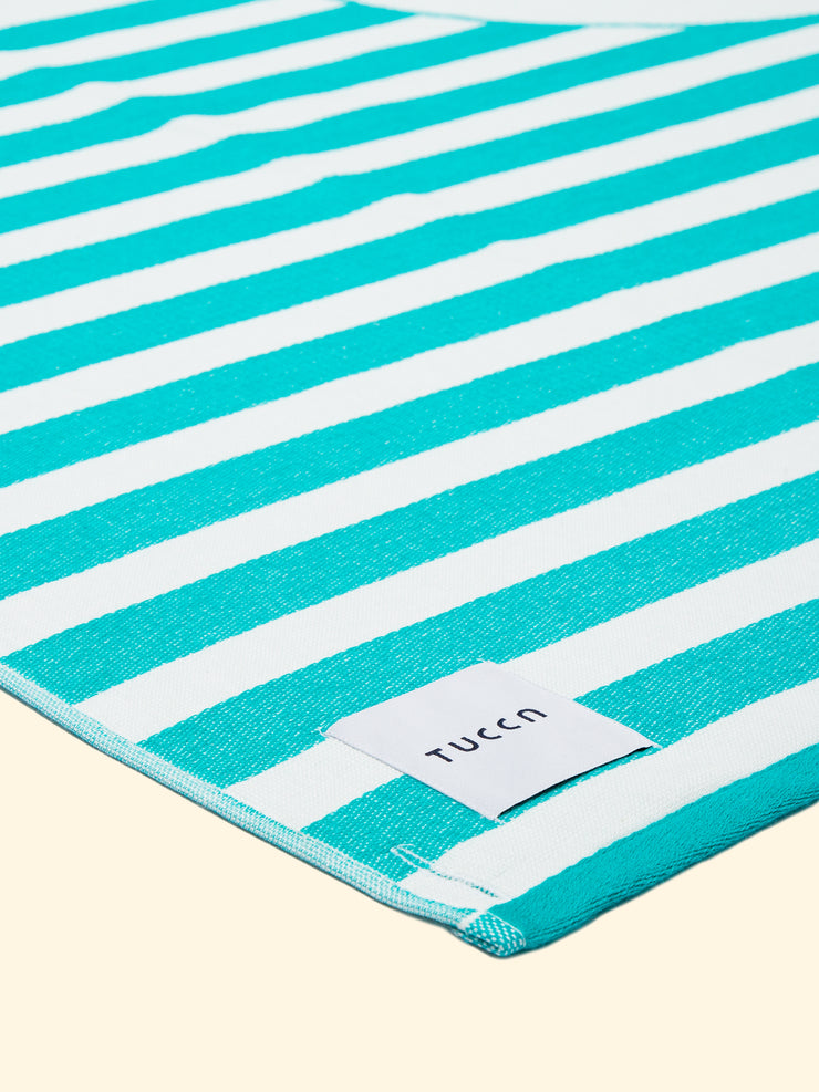 Modelo "Mayeri" de toalla de playa ligera Tucca mostrando la parte superior. Completamente plana para conseguir una toalla de playa superfina