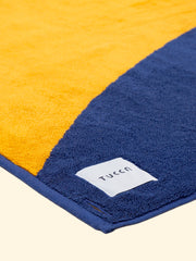Model “Dune” of Tucca beach towel 100% organic cotton, showing the top side woven with terry.